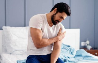 چرا شانه ها صدا می دهند؟